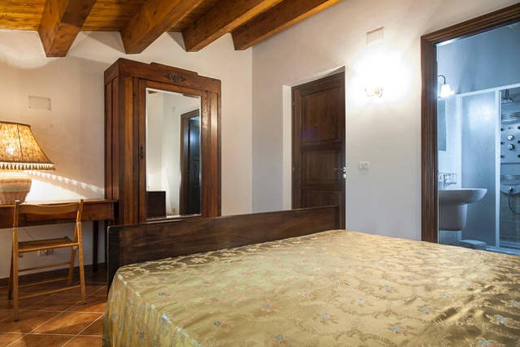 Agriturismo Miracco Atanasio Franco "Il Maniero" Santa Sofia d'Epiro Eksteriør billede